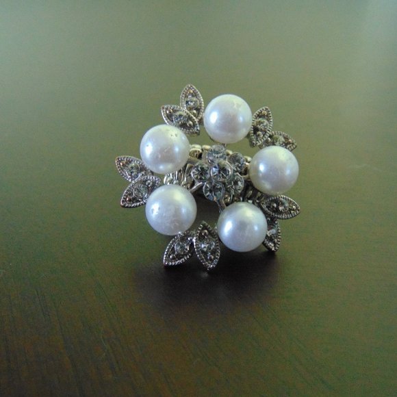 Costume jewelry- flower ring - Picture 2 of 11